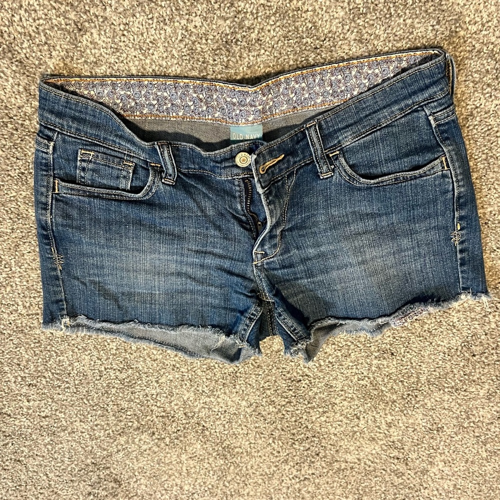 Old Navy frayed edge denim shorts. Size 4